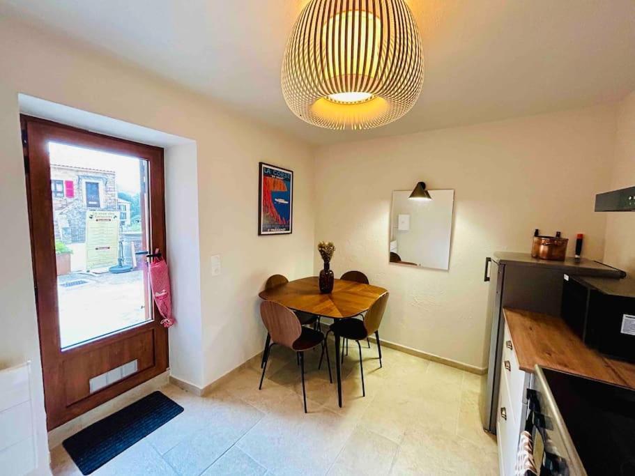 Charmant Petit Appartement Place De L Eglise Piana (Corsica) Exterior foto